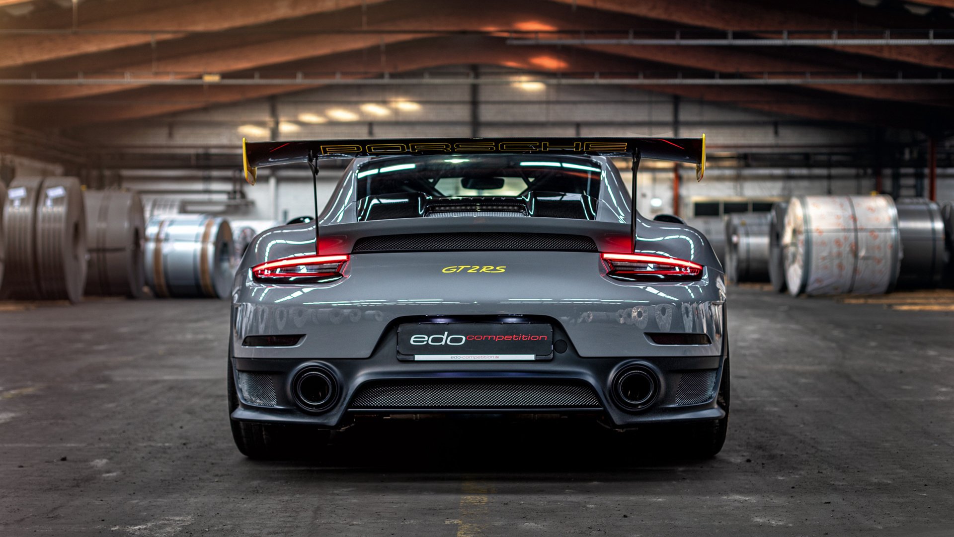 混合泳赛事摩纳哥团队配合默契,摩纳哥泳池